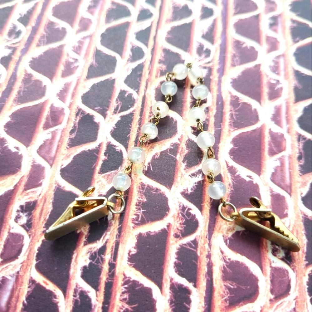 Vintage Sweater Clip 6"